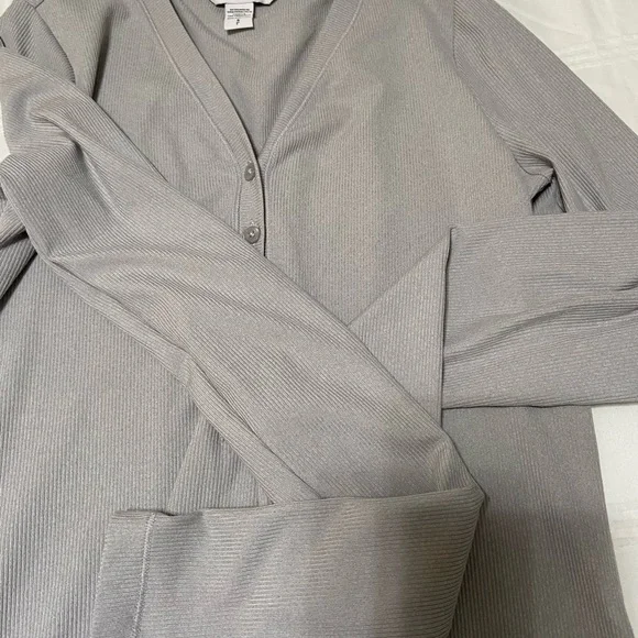 Athleta long sleeve Ladies Small with 4 buttons. A beautiful light gray color. - Picture 4 of 5